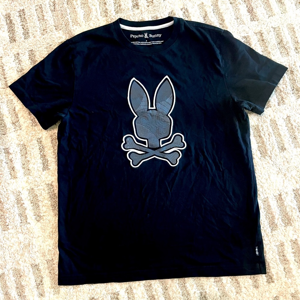 Psycho Bunny Skull Tee
Like New! Excellent condition!